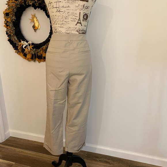 Chico’s “So Slimming” Crop khaki pants Chico’s 2.5 - Picture 5 of 8